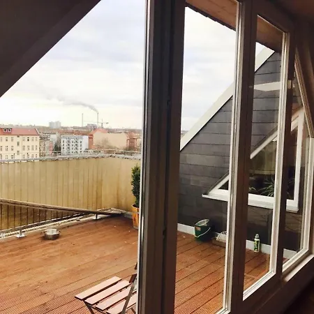 Helle Dachgeschosswohnung Fuer 8 Personen In Zentraler Lage * Berlin