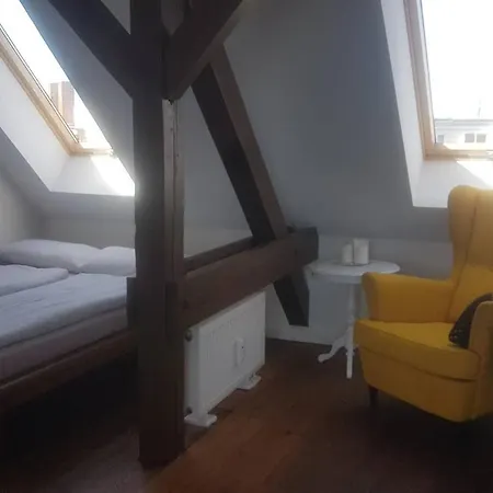 Helle Dachgeschosswohnung Fuer 8 Personen In Zentraler Lage Appartamento *