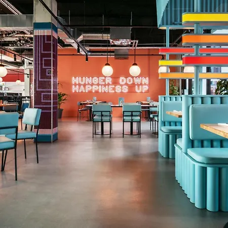 Отель The Social Hub Alexanderplatz 4*