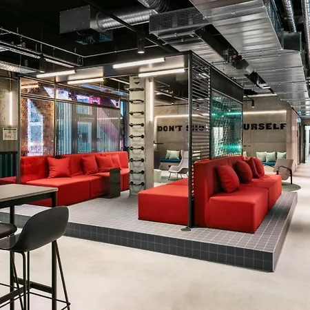 Отель The Social Hub Alexanderplatz 4*