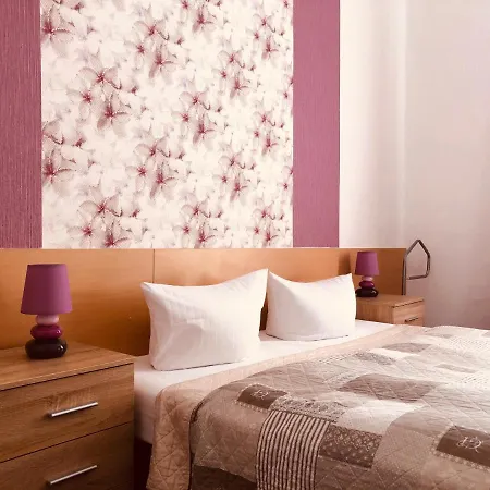 Castell Am Kurfuerstendamm מלון 3*