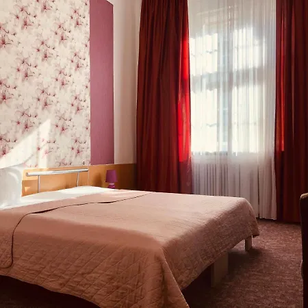 Castell Am Kurfuerstendamm 3*