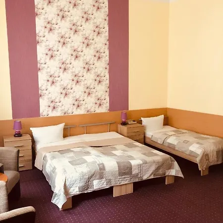 Castell Am Kurfuerstendamm מלון 3*